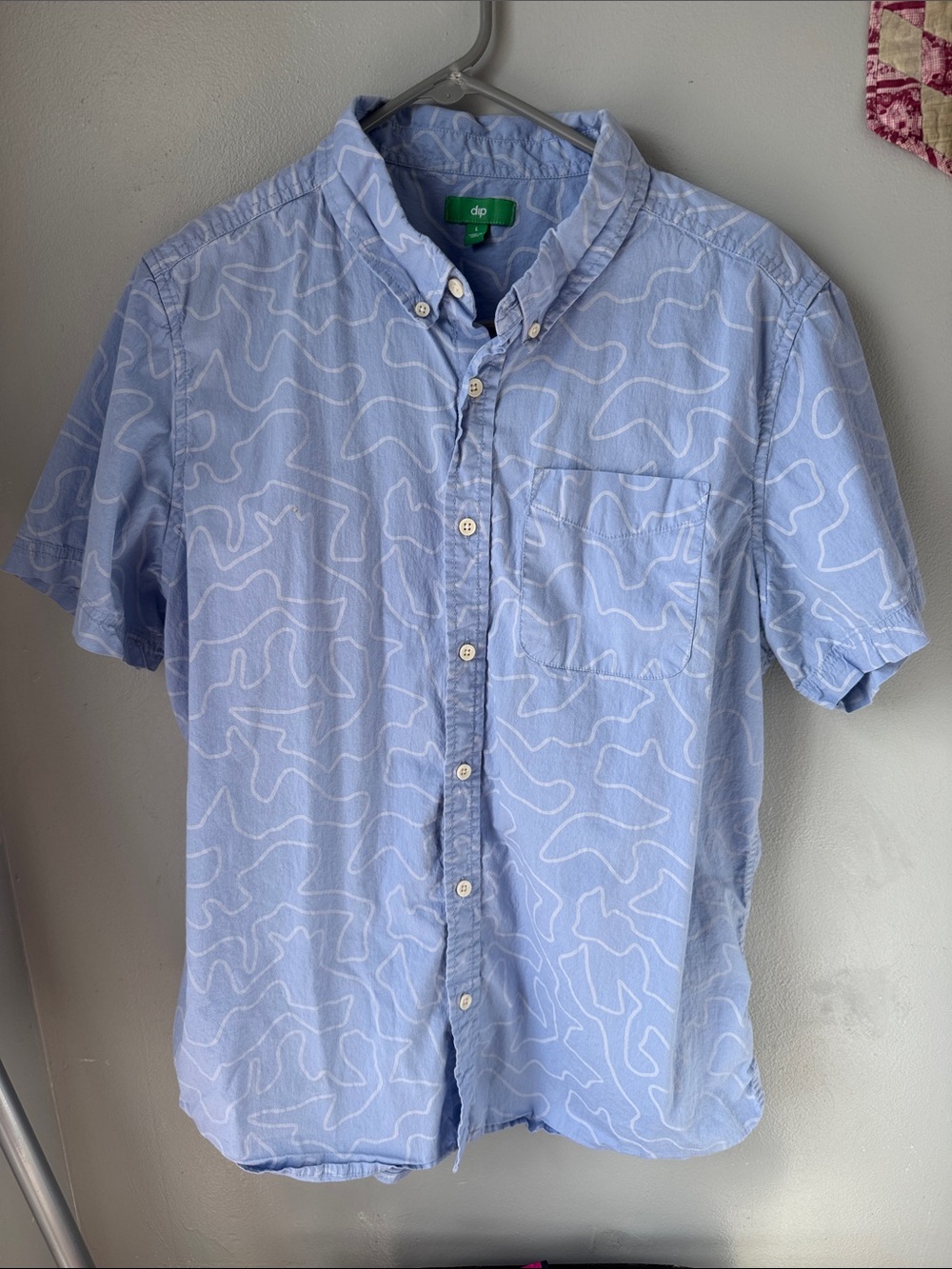 dip Light Blue Short-Sleeve Button-Down Shirt with White Wave Pattern